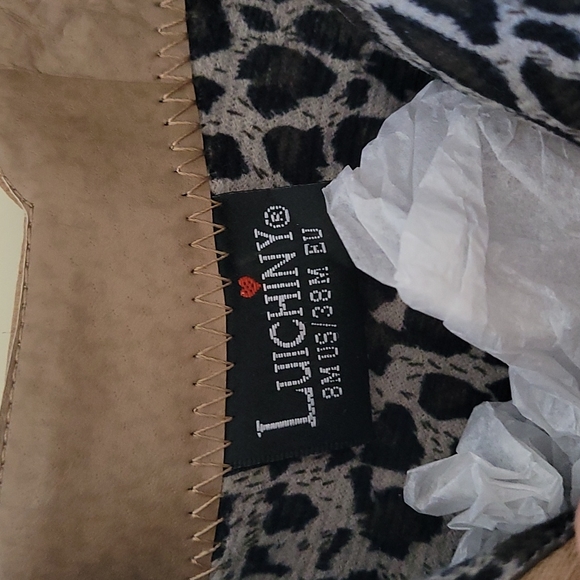 NWOT - LUICHINY w/so much detail Bootie - Picture 9 of 11